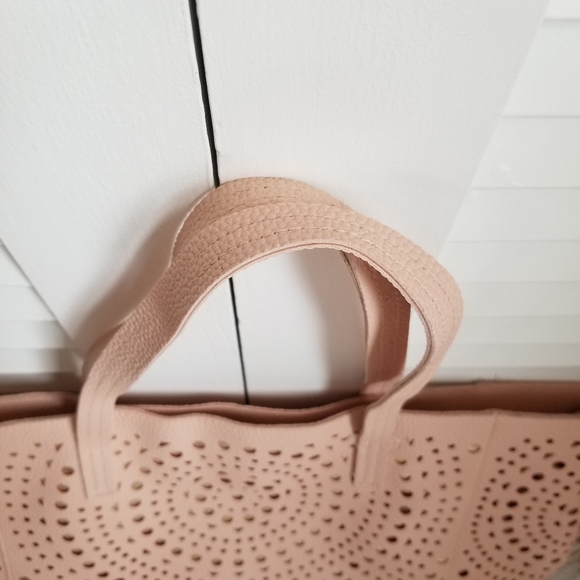Bath & Body Works Pink Blush Metalic Tote Bag.... - Picture 12 of 16